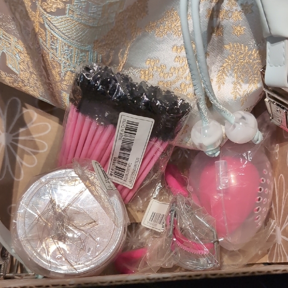 Mixed Package - Picture 2 of 10